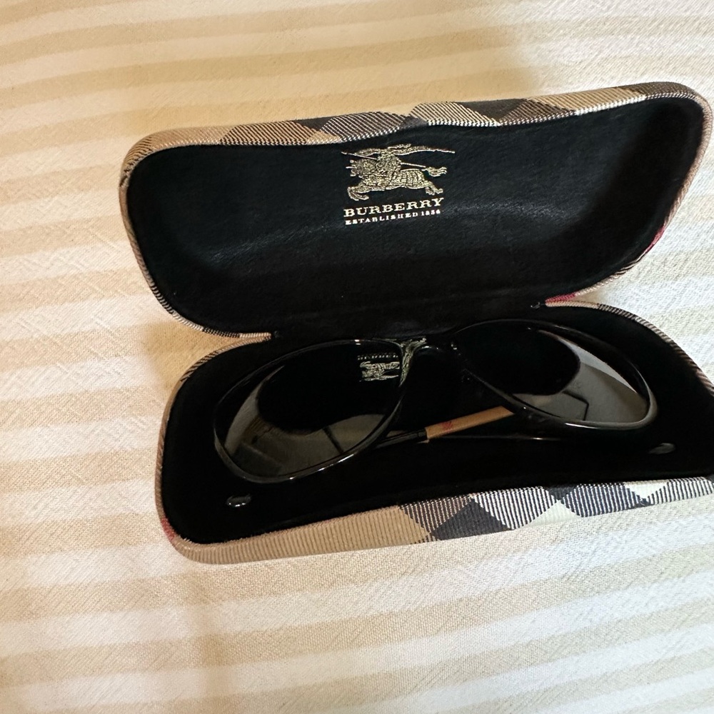 Burberry B 4117 3001/T3 Cat Eye Black Gray Polarized Sunglasses - Picture 4 of 5